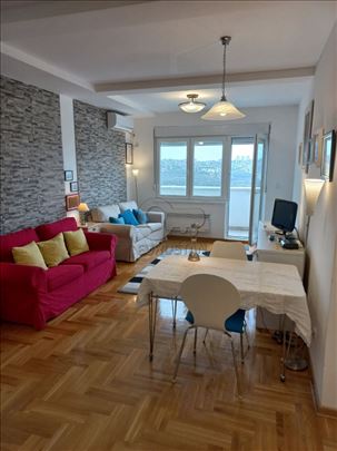 Odličan, uknjižen dvosoban stan