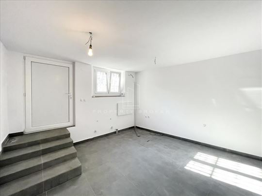 Odlična lokacija, kompletno renoviran, useljiv. ID