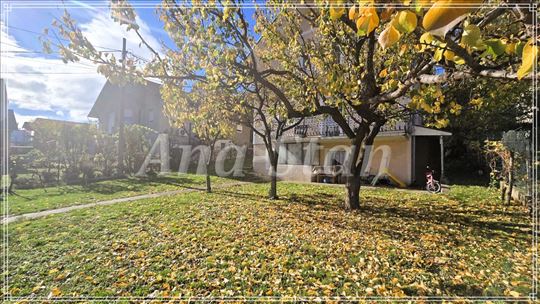 Porodična uknjižena stambena kuća 221m2