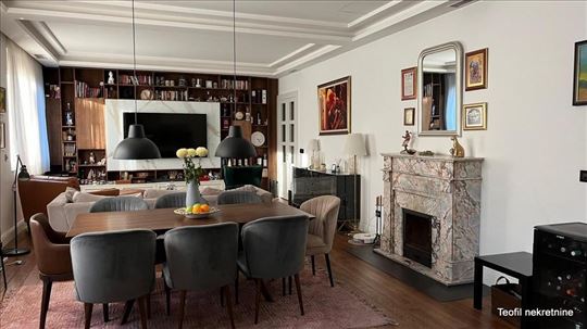 U srcu Zemuna 135+T luksuzan, salonski, komforan