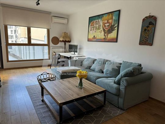 Udoban dvosoban stan u kompleksu Central Garden