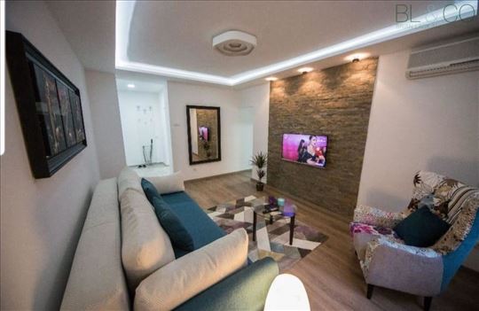 Luksuzan stan na Vračaru