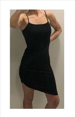 Crna uska mini haljina na bretele (M)