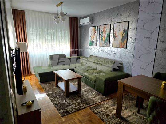 DELUX 2.0 stan Borča pored StopSop trznog centra