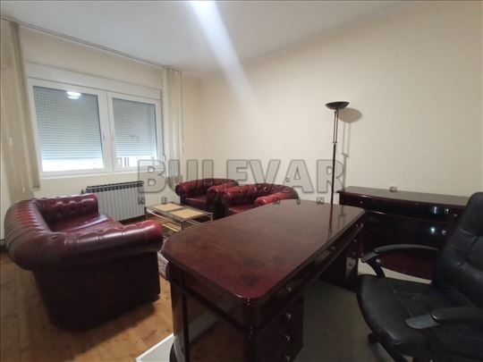 Izdaje se stambeno poslovni prostor u centru grada