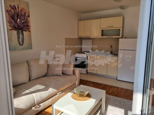 Izdajem dvosoban stan u odlicnom stanju