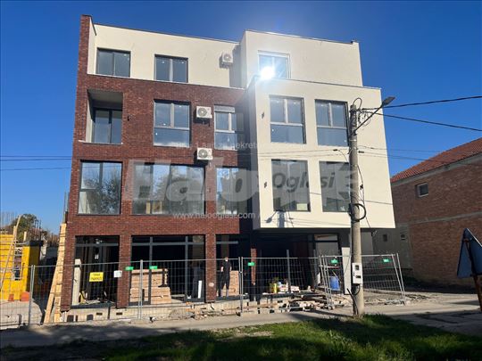 Izdajem poslovni prostor od 320 kv u Batajnici