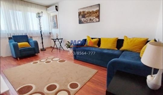 Karađorđev trg, 2.0, pets allowed, pogled na reku