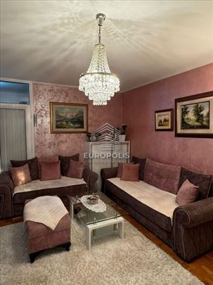 Kompletno renoviran stan na Ceraku, odmah useljiv