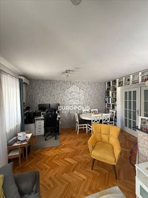 Lux 2.5 stan u Žarkovu