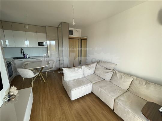 Lux Nov opremljen 1.5 stan sa Parking Mestom