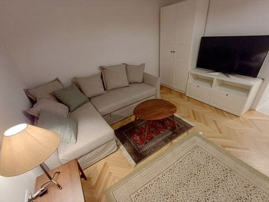 Moderan studio na Dedinju sa dvorištem, ID 9316