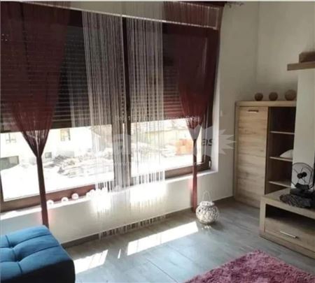 Nov jednosoban stan sa parkingom u centru grada