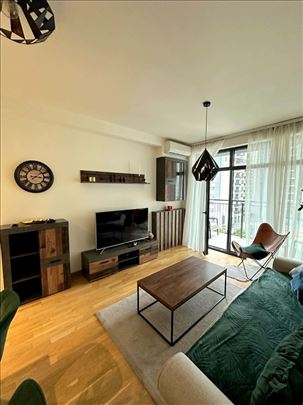 Odličan 2.0 stan u Beogradu na vodi