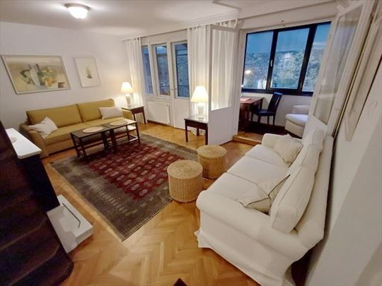 Salonac kod Zvezdinog stadiona, Dedinje, ID 2449