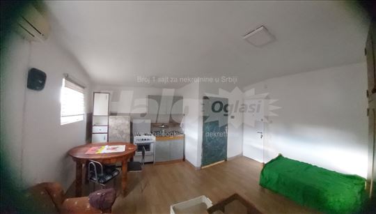 Stan u kuci Borca sa parkingom