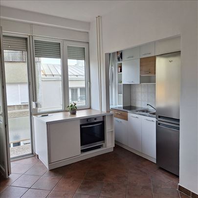 Kalenić pijaca, renoviran, uknjižen, odmah useljiv