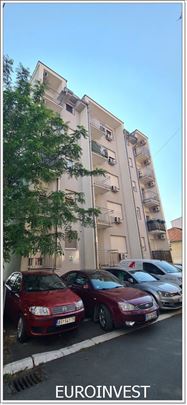 Uknjižena garsonjera, novo, odmah useljivo, lift