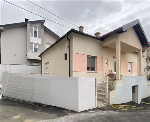 Vrh, Kuca, Dvoriste, Dva stana