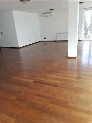 4.0 nov polunamešten ili namesten  stan 