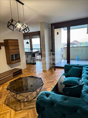 Dvosoban stan - Bulevar despota Stefana 75 m2