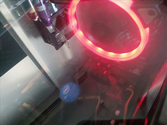 Gejmer DDR4 - I5 mašina top vrh