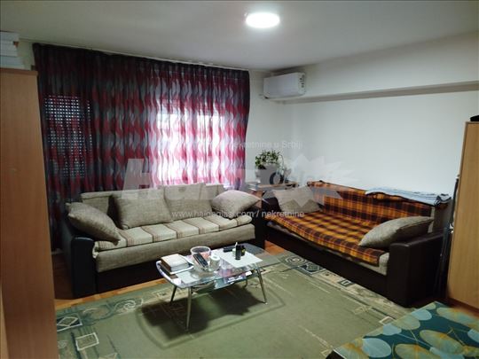 Izdajem namestenu garsonjeru 31 m2 Gas Klima