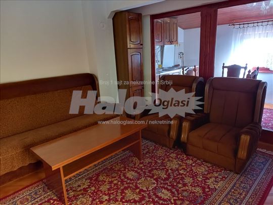 Izdajem stan na Banovom brdu,pogodan za dve osobe