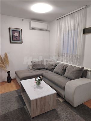 Izdajem stan u kuci - centar Zemuna