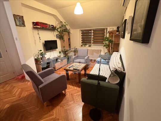 Izdajem trosoban duplex stan u centru Novog Sada