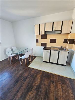 Izdavanje 47m2, 2.0 Lička