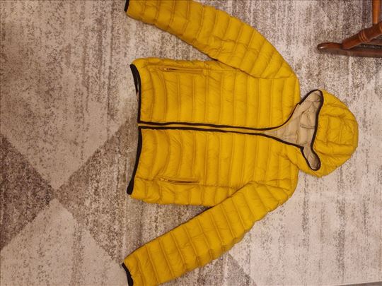 Jakna kao nova par puta nosena