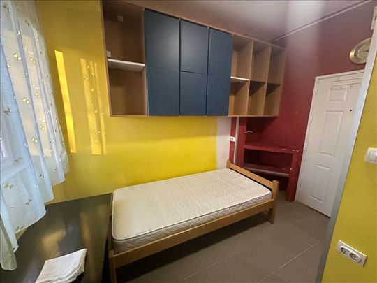 Kanarevo brdo, 13 m2, garsonjera,III spr.UKNJIŽENA