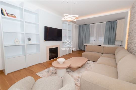 Lux 4.0, novogradnja, dva garažna mesta