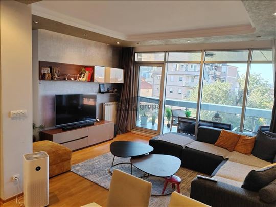 Lux, namešten, garaža u ceni