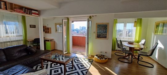 Moderan dvosoban stan sa pogledom na Zemun