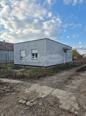 Plac sa novom kućom u Čurugu (72m²)