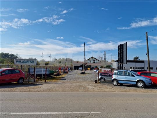 Plac sa poslovnom zgradom - Petrovac na Mlavi