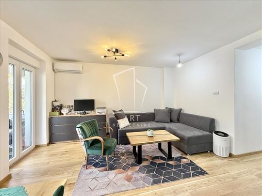 Stan sa dvorištem i parking mestom ID#12844