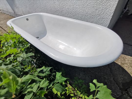 Tučana retro teška kada samostojeća