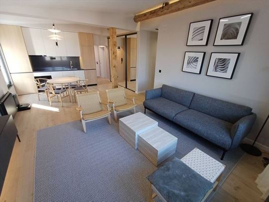 Unikatan stan, strogi centar, terasa, ID 8862