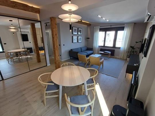 Unikatan stan, strogi centar, terasa, ID 8862