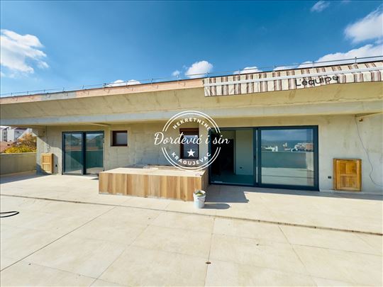 Veliki park Penthouse 3.0 260m2 sa Garažom