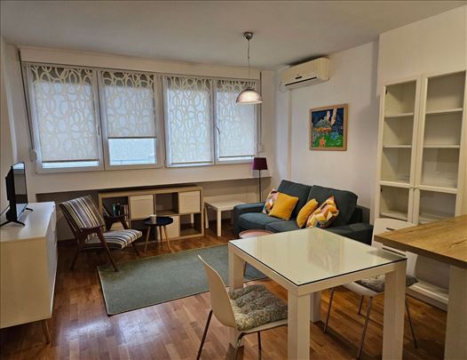 Cetinjska centar namesten