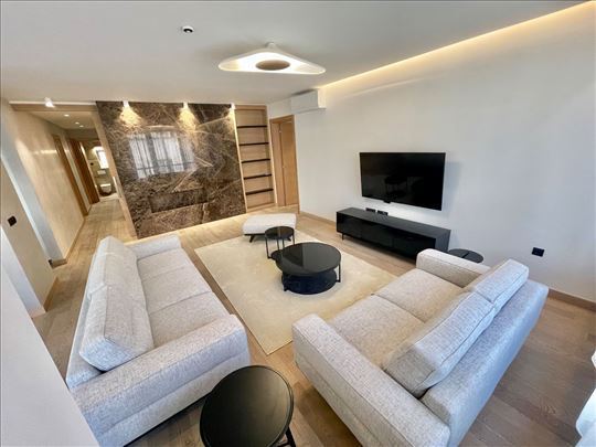 Cetvorosoban lux stan Hram,2 garazna mesta