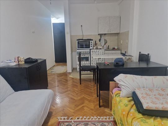 Garsonjera na Detelinari ! Hadži Ruvimova