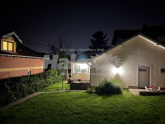 Izdaje se stan u zasebnom delu kuce