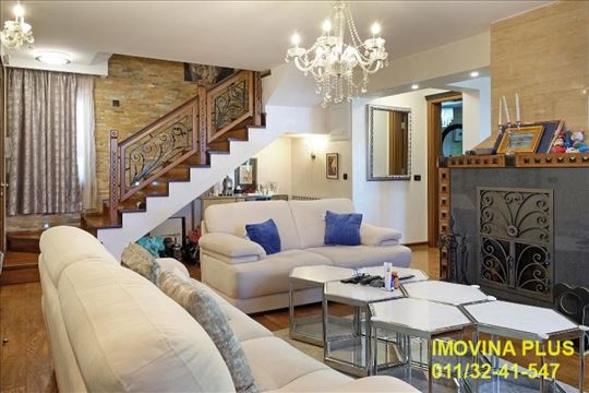 Izuzetna ponuda - Lux kuća sa bazenom, 220m2