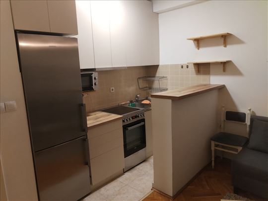 Jednoiposoban namešten stan-N.Detelinara