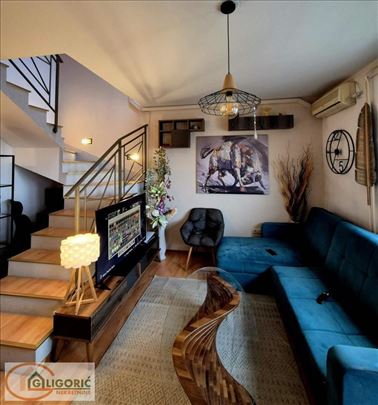 Konjarnik-izuzetan penthaus sa parking mestom